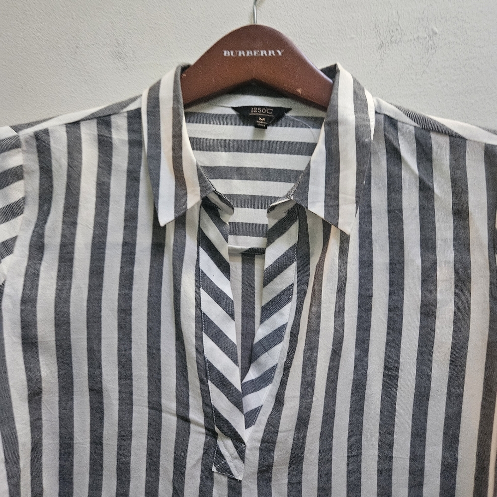 1250'C Women's Size M Striped V Neck Top Gray White Bell Sleeves Nautical Travel - Picture 3 of 7